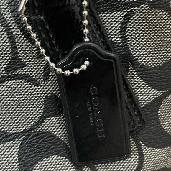 Stylish Coach Signature Jacquard Stripe Tote Black and Gray Women's Bag - Picture 7 of 16